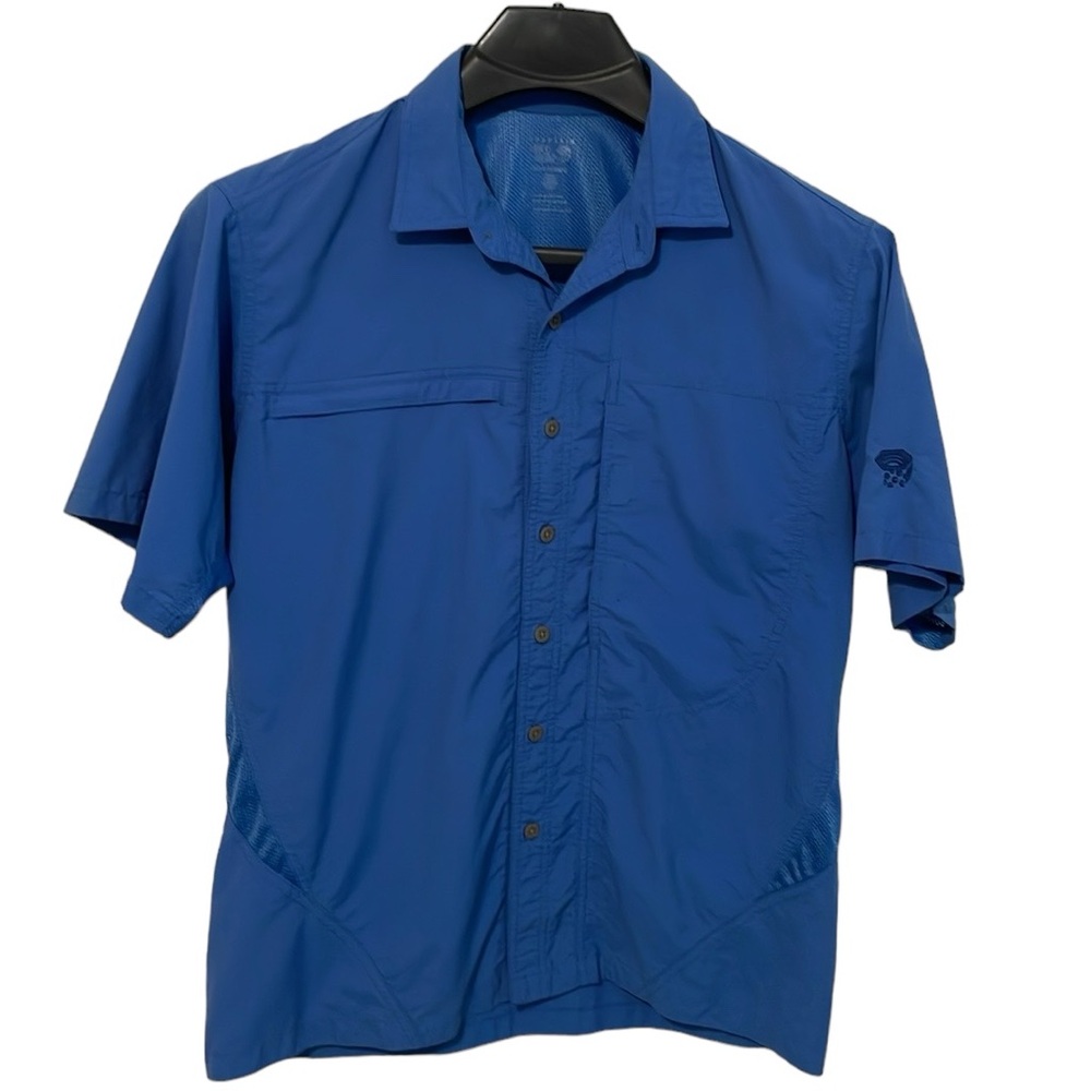 Mountain Hardware men’s Size Large blue short sleeve button up camp shirt. EUC
